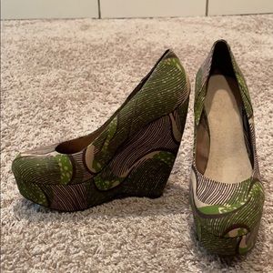 Retro platform wedge